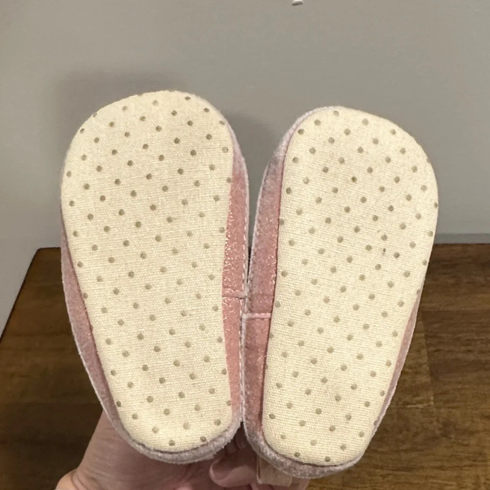 Carter’s Charming Bow Baby Walker Shoes in Soft Pink size 3-6 months